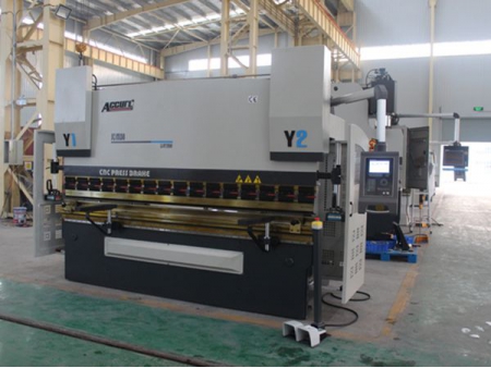 Prensa plegadora de 4 ejes CNC