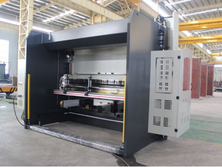 Prensa plegadora de 4 ejes CNC