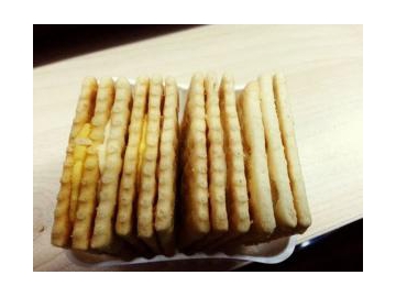 Máquina para hacer sándwiches de galleta triples con carril doble