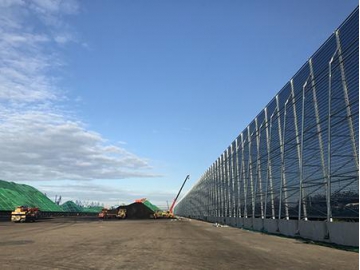 Barrera rompevientos para control de polvo de carbón