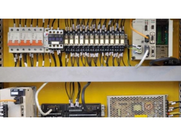 Extrusora bicomponente horizontal para vidrio aislante