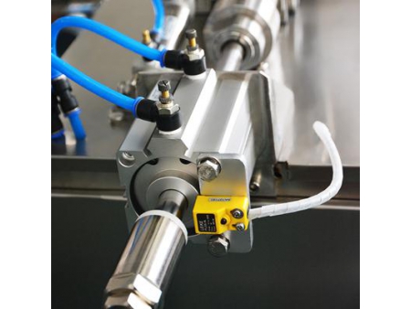 Envasadora vertical, MK-60YB (Con dosificador volumétrico),                                   para líquidos pegajosos pastosos, sellado posterior