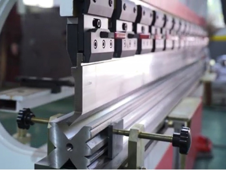 Utillaje para plegadoras de precisión y convencionales