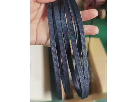 Máquina automática para encerar y pulir cordones de zapatos