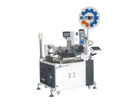 Máquina automática de crimpado de terminales e inserción de sellos de un lado