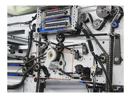 Troqueladora con plegado automático y unidad de stripping/pelado de cama plana