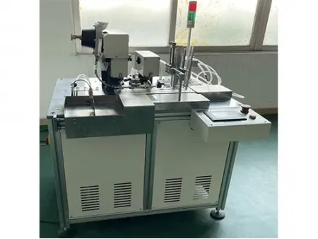 KV-230  Ojaladora automática para etiquetas colgantes