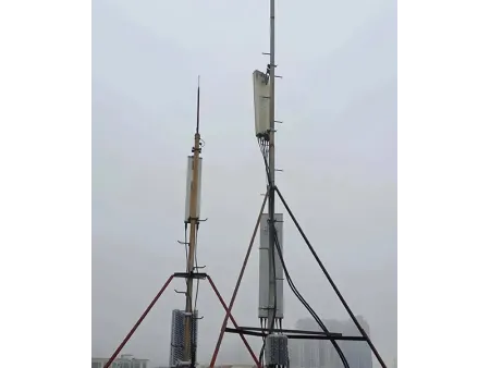 Torre de comunicaciones sobre azotea