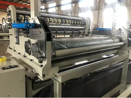 Máquina para fabricar tubos de cartón