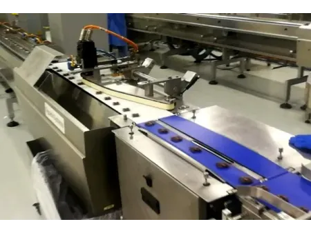 Sistema automático de envasado de obleas rellenas y chocolate