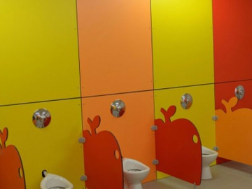 Separador fenólico para baño infantil