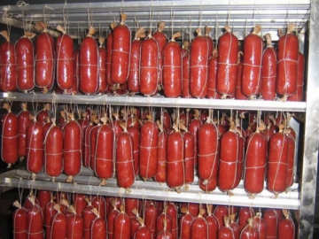 Producción de pepitas de pollo y hamburguesas